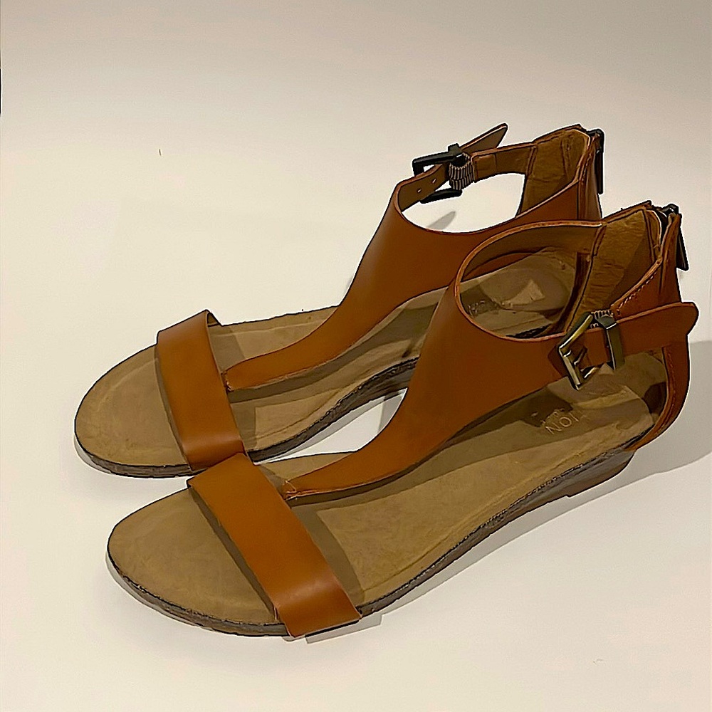 Kenneth Cole Great City Vegan Leather Wedge T-Strap Sandals 7.5